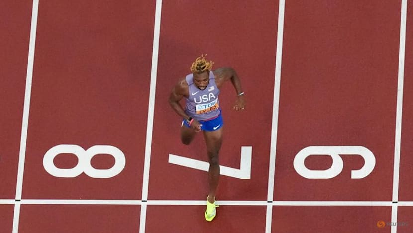 Lyles blasts into 200m final with 19.51 seconds