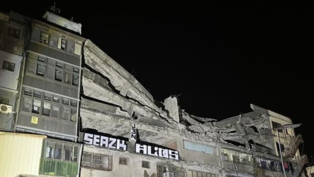 台湾50年老楼塌陷  35人被撤离 八人坚持返家