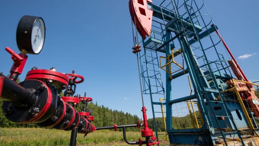 Oil rises on Japan trade deal and stronger demand indicated by US inventories