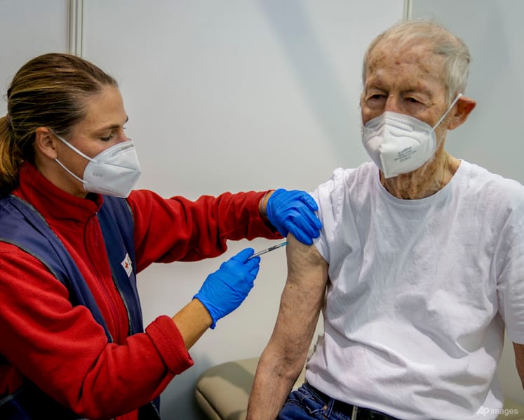 Disease centre urges Germans to cancel or avoid big events