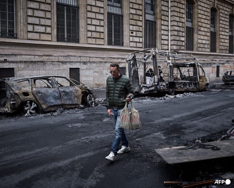 France to impose new curfews where necessary: PM