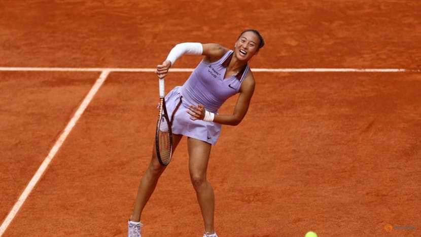 Zheng subdues Samsonova to reach maiden French Open quarter-final