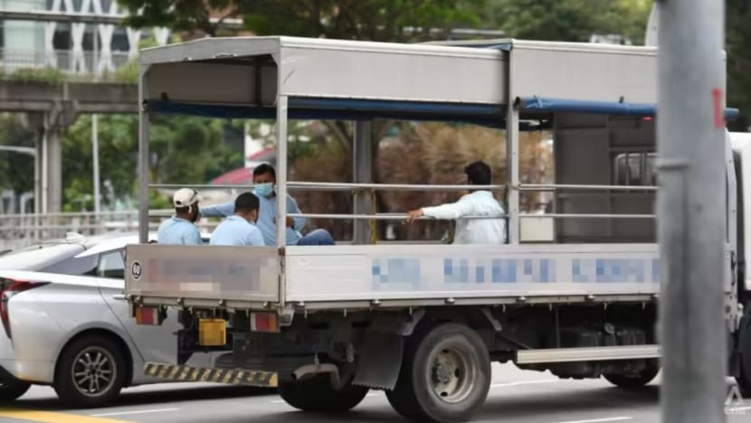 MOT kaji cara guna lebih banyak bas dan bukan lori untuk angkut pekerja