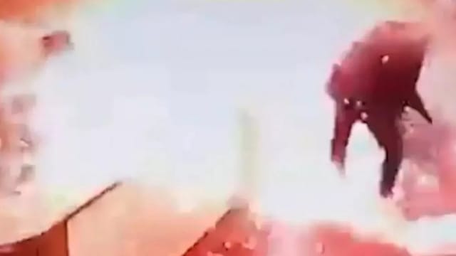 土耳其男拆开可疑包裹 瞬间爆炸火光噬人酿两伤