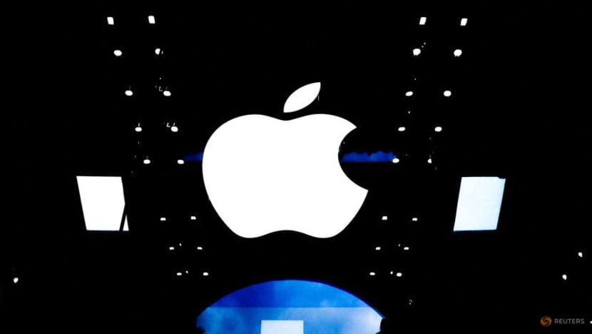 Apple readies iPhone SE, iPad Air upgrades for early next year, Bloomberg News reports Apple readies iPhone SE, iPad Air upgrades for early next year, Bloomberg News reports