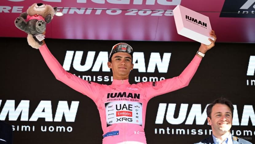 Van Aert battles to win Giro stage nine, Del Toro takes leader's jersey Van Aert battles to win Giro stage nine, Del Toro takes leader's jersey