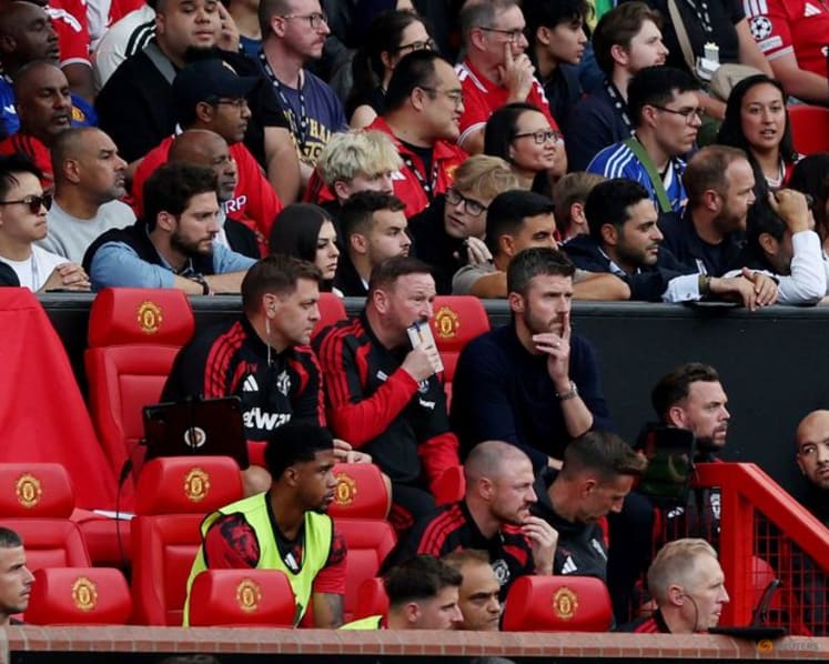 Pressure mounts on Carrick as Man United seek to halt slide at Fulham