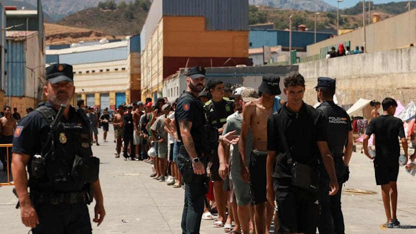 Spain starts border checks on Italy after migrant row