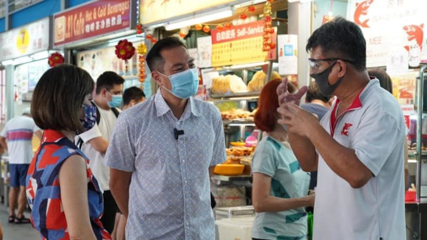 To ease hawkers into digital world, sector players suggest orders from delivery apps be combined and made in person