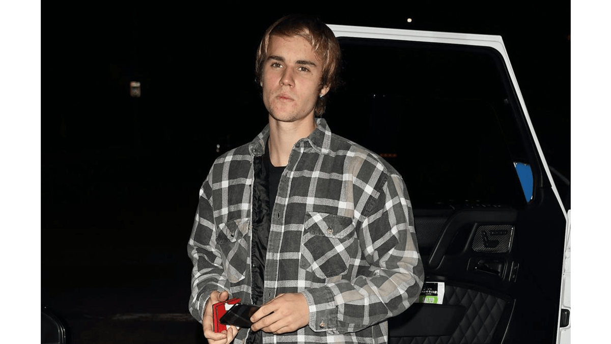 Justin Bieber hotel room intruder arrested - 8days