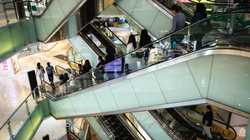 Pemerintah kaji Work From Mall, Menko Airlangga ungkap dasar kebijakan