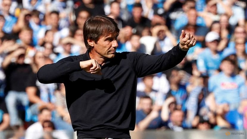 Napoli are not going to San Siro to wave the white flag, says Conte