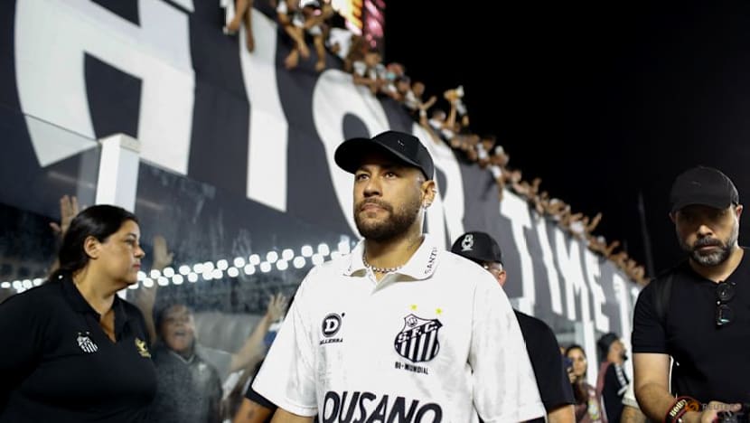 Yesterday's zero, today's hero: Neymar responds to critics with Santos double