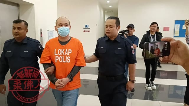 承认在南北大道上砸车玻璃 狮城德士司机被罚款