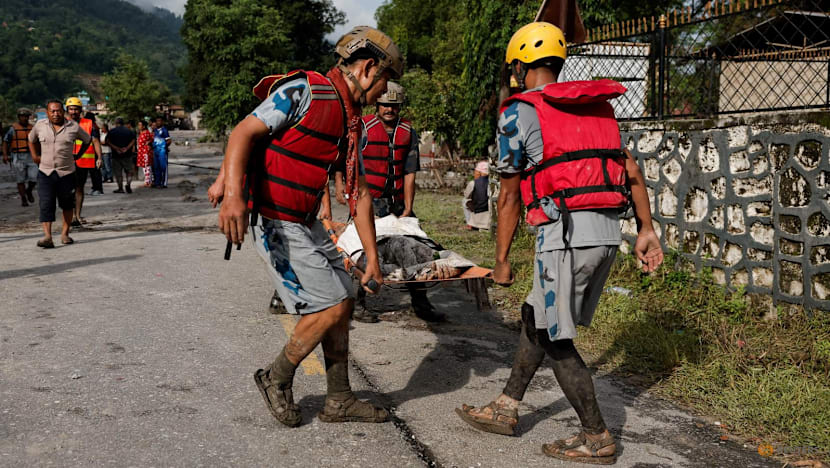  'Seperti tsunami darat': 1.500 orang masih hilang dalam banjir bandang Nepal-Tibet, banyak turis asing