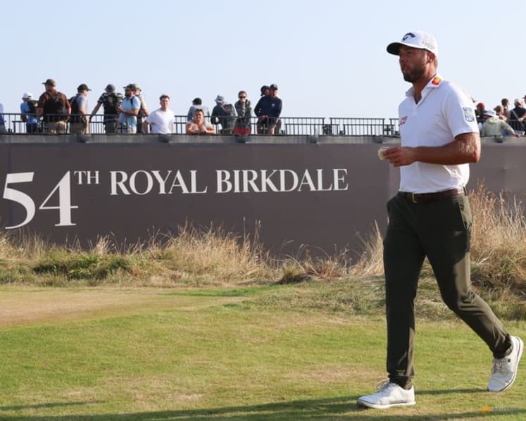 From delivery room to Claret Jug dream, Burns takes Open lead