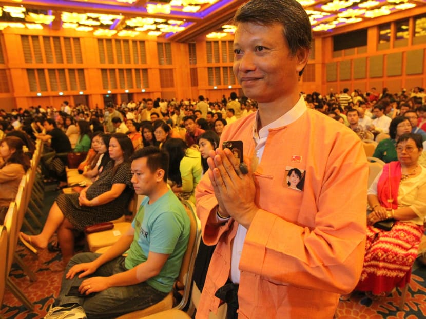 Suu Kyi urges those overseas to contribute knowledge back home