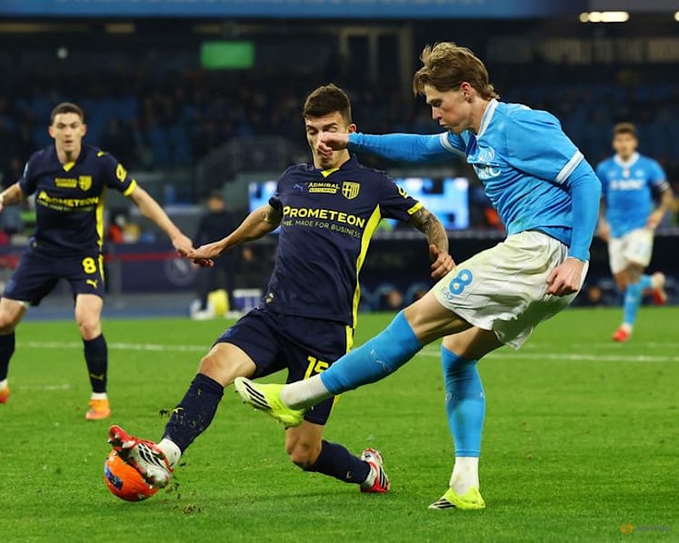Napoli's title defence hit by scoreless draw with Parma