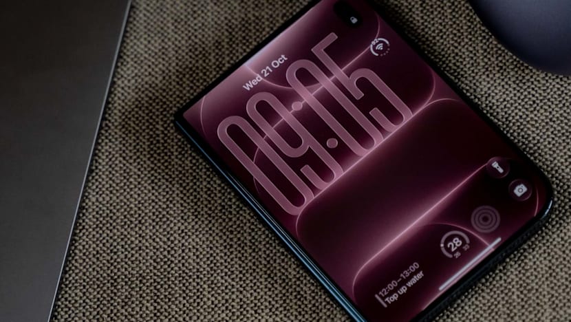 Apple iPhone Duo hands-on: So what do you get for S$3,099? vignette