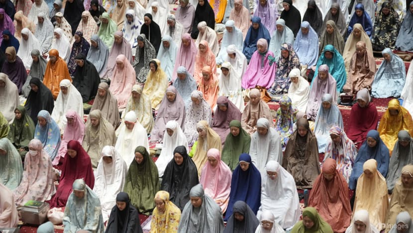 Divided opinion in Indonesia after Jokowi bans senior officials from staging events to break fast