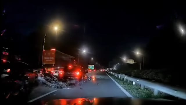 新马第二通道两摩托车相撞 28岁骑士头部重创身亡