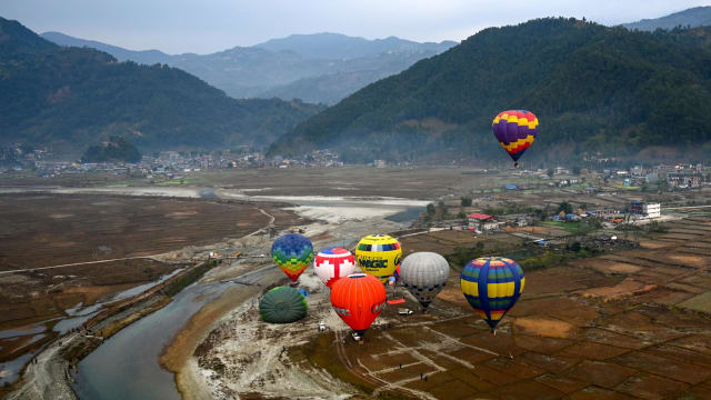 尼泊尔举办首届国际热气球节 以促进探险旅游