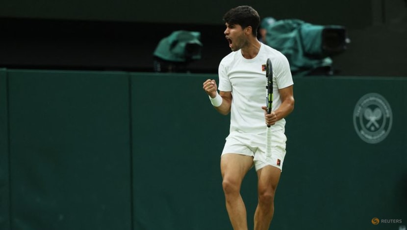 Alcaraz resists red-hot Rublev to reach Wimbledon quarter-finals