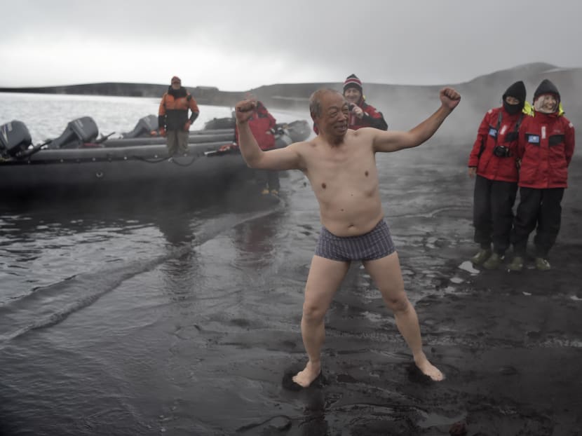 Tourists enjoy the hot springs of the crater lake of Deception Island, Antarctica, on March 06, 2016. Photo: AFP Tourists enjoy the hot springs of the crater lake of Deception Island, Antarctica, on March 06, 2016. Photo: AFP