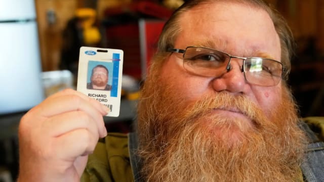 11年前组装汽车时遗失 他的钱包随车流转24万公里后寻获