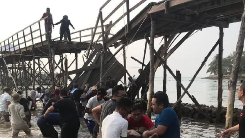 18 Singaporeans injured after wooden bridge collapses at Batam resort