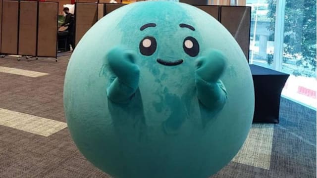 爆红吉祥物Brave 走进社区助公众了解心理健康
