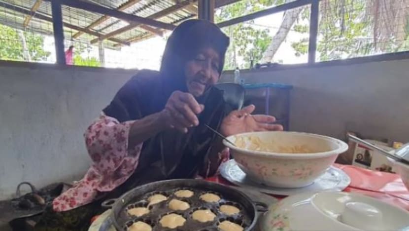 Kuih bahulu air tangan Mak Cik Bon bangkit rasa nostalgia buat penggemar