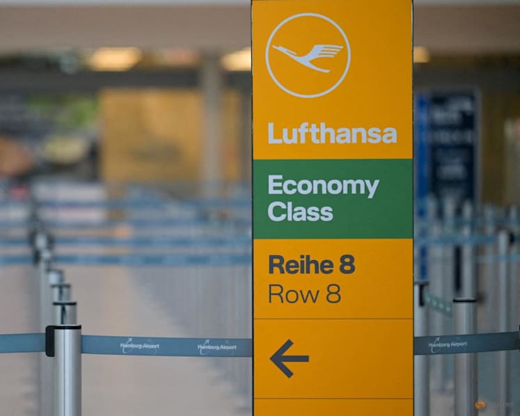 Almost 800 Lufthansa flights cancelled as pilots, cabin crew walk out