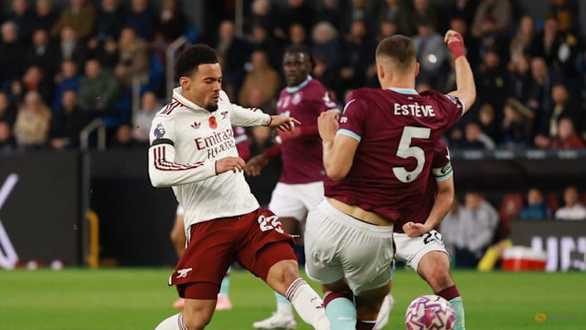 Arsenal march on, Liverpool snap losing streak, Wolves' misery continues, Diallo saves Man Utd