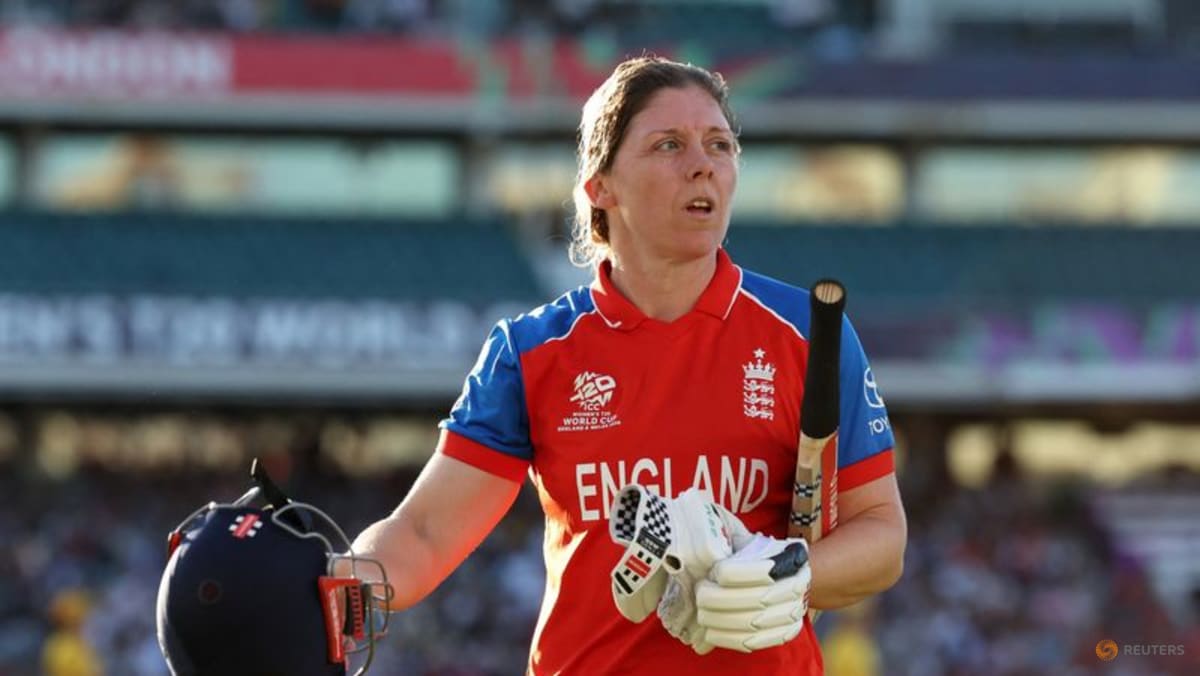 Former England captain Knight retires