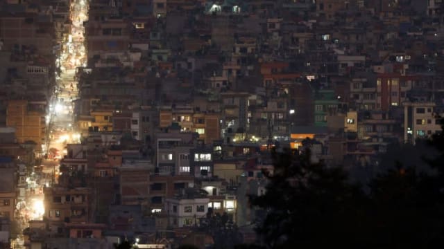 尼泊尔发生6.4级地震 死亡人数至少69人