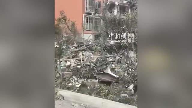 山东临沂社区突发爆炸六人伤 窗户脱落汽车被掀翻