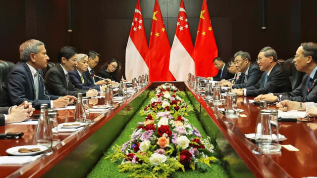 黄总理在亚细安峰会场边会见中国总理
