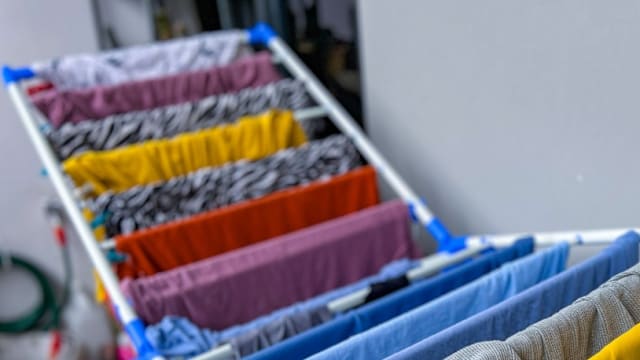 比被陨石击中更罕见 英国男子晾衣遭衣架夹困离奇身亡