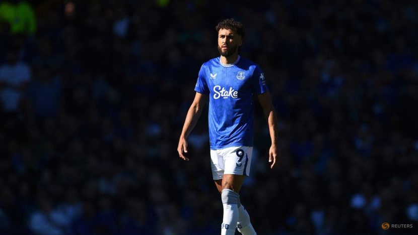 Everton working with police over online abuse faced by Calvert-Lewin's wife