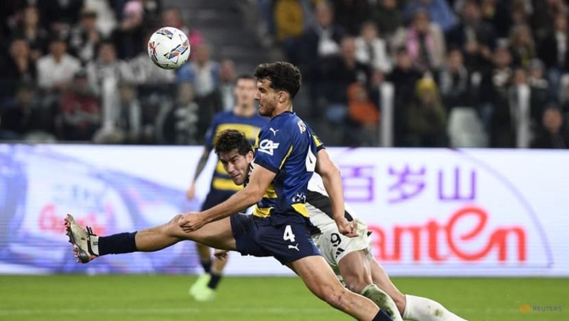 Juventus lose ground in title race after 2-2 draw with Parma