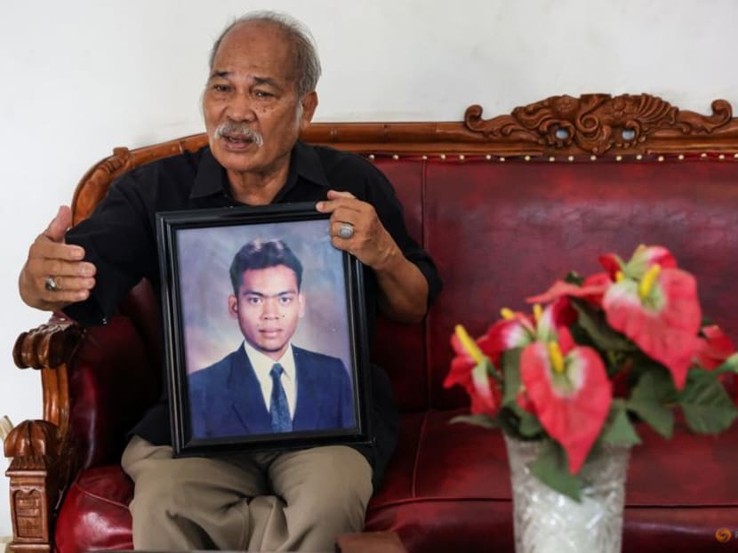 Indonesia's likely new president haunts father of missing activist Indonesia's likely new president haunts father of missing activist