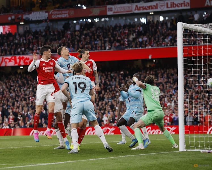 Arsenal close in on title with narrow win over Burnley