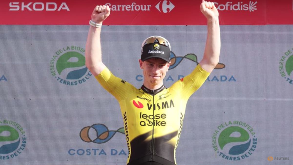 Tronchon claims surprise Vuelta stage 10 victory in chaotic sprint