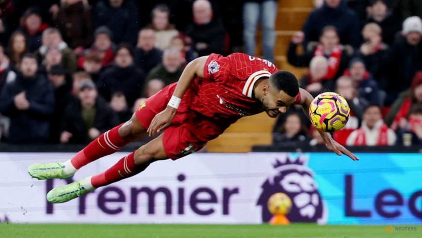 Ten-man Liverpool salvage draw, Arsenal held, Forest go fourth