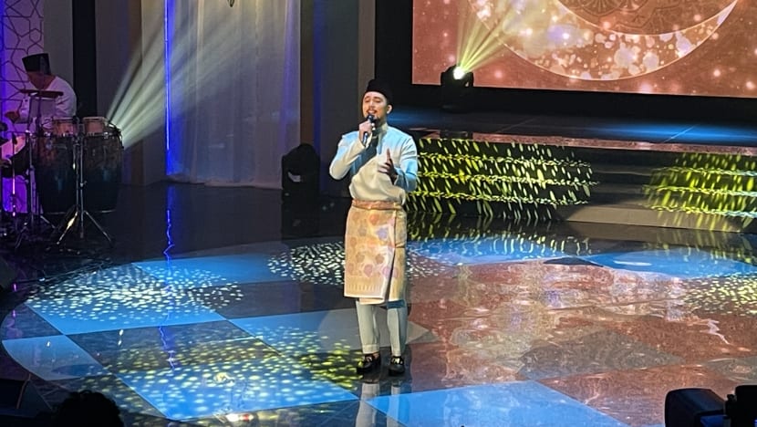 Aliff Aziz cuba kemampuan mengacara dalam Rayakustika 2022