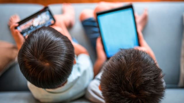 瑞典宣布新指引 禁两岁以下幼童看屏幕