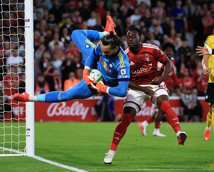Leeds beat Forest again to reach League Cup third round