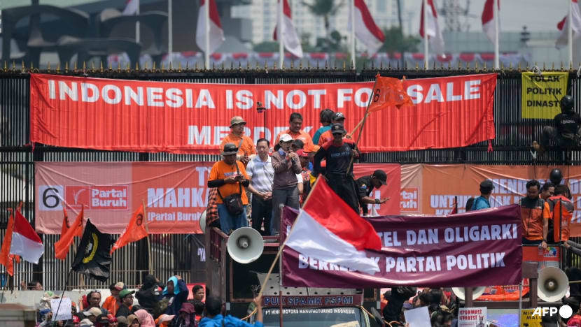 Thousands protest Indonesian parliament’s move to subvert court ruling, pave way for Jokowi’s son to contest in local elections Thousands protest Indonesian parliament’s move to subvert court ruling, pave way for Jokowi’s son to contest in local elections