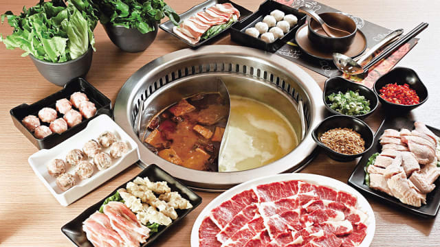 人气港式火锅　汤底真材实料熬煮